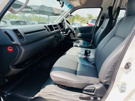 2026-Toyota-Quantum-25-D-4D-Sesfikile-16-seat-Diesel-Manual_1