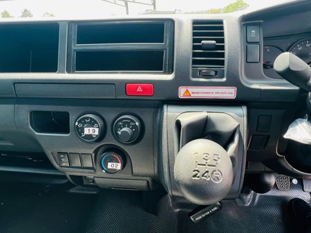 2026-Toyota-Quantum-25-D-4D-Sesfikile-16-seat-Diesel-Manual_8