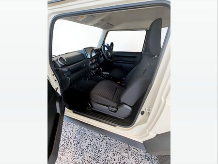 2026-Suzuki-Jimny-15-GLX-Auto_9
