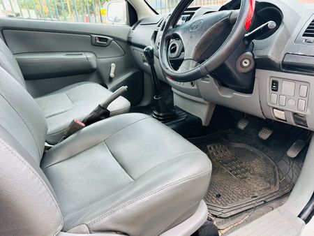 2010-Toyota-Hilux-20-VVTi-Single-Cab_6