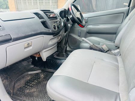 2010-Toyota-Hilux-20-VVTi-Single-Cab_7