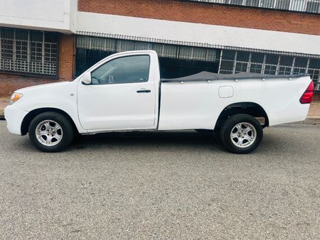 2010-Toyota-Hilux-20-VVTi-Single-Cab_8