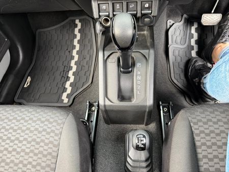 2021-Suzuki-Jimny-15-GLX-Auto_14