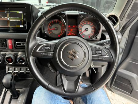 2021-Suzuki-Jimny-15-GLX-Auto_15