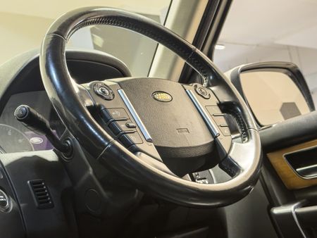 2010-Land-Rover-Discovery-4-50-V8-HSE_12
