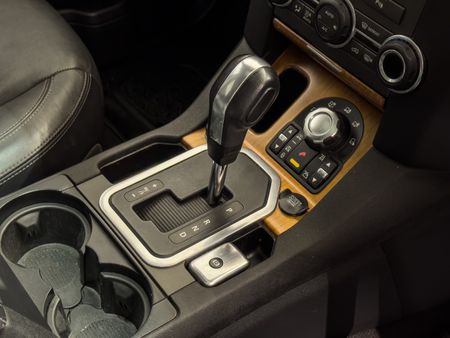 2010-Land-Rover-Discovery-4-50-V8-HSE_13