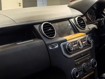 2010-Land-Rover-Discovery-4-50-V8-HSE_14