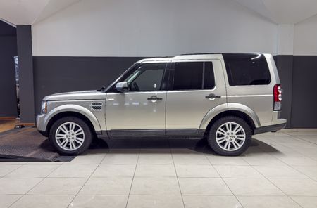 2010-Land-Rover-Discovery-4-50-V8-HSE_1