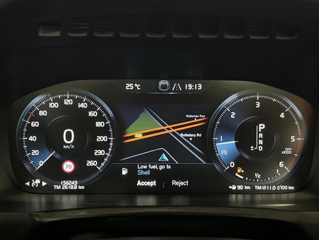 2019-Volvo-XC90-D5-R-Design-AWD_2