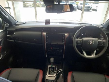 2026-Toyota-Fortuner-28-GD-6-4x4-VX-Auto_9