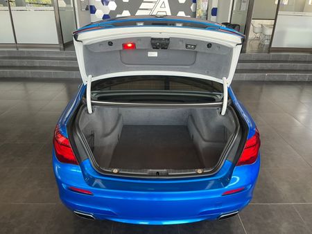 2014-BMW-7-Series-750Li-M-Sport_8