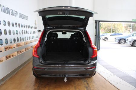 2025-Volvo-XC90-T8-AWD-Plus-Dark_10