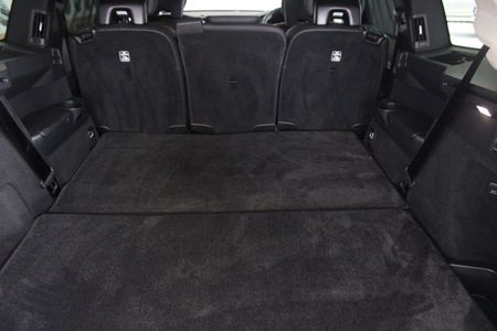 2025-Volvo-XC90-T8-AWD-Plus-Dark_11