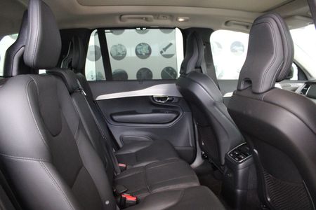2025-Volvo-XC90-T8-AWD-Plus-Dark_12
