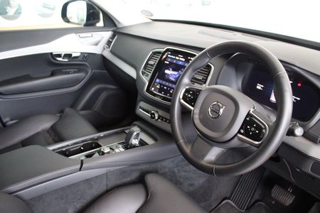2025-Volvo-XC90-T8-AWD-Plus-Dark_13
