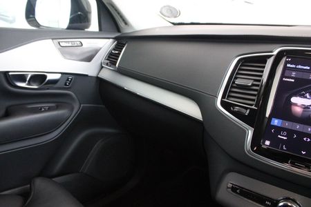 2025-Volvo-XC90-T8-AWD-Plus-Dark_14