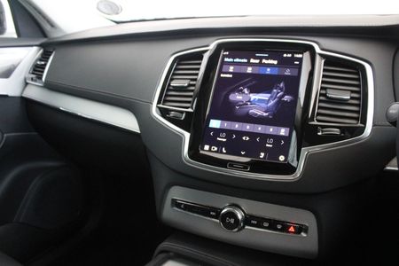 2025-Volvo-XC90-T8-AWD-Plus-Dark_15