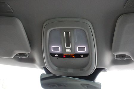 2025-Volvo-XC90-T8-AWD-Plus-Dark_18