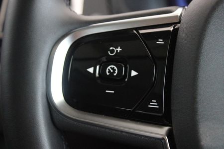 2025-Volvo-XC90-T8-AWD-Plus-Dark_23