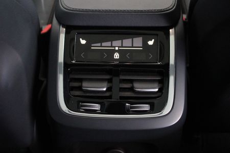 2025-Volvo-XC90-T8-AWD-Plus-Dark_26