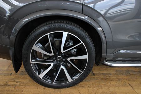 2025-Volvo-XC90-T8-AWD-Plus-Dark_4