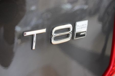 2025-Volvo-XC90-T8-AWD-Plus-Dark_7