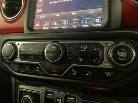 2023-Jeep-Gladiator-Rubicon-36-4x4-Auto-Double-Cab_13