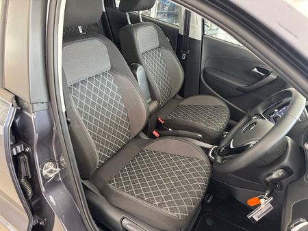 2025-Volkswagen-Polo-Vivo-16-Style_12
