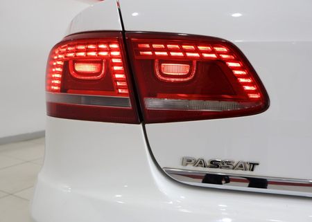 2014-Volkswagen-Passat-18-TSI-Comfortline-Auto-118kW_9