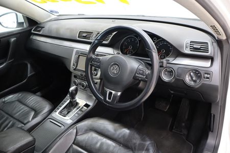 2014-Volkswagen-Passat-18-TSI-Comfortline-Auto-118kW_11