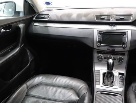 2014-Volkswagen-Passat-18-TSI-Comfortline-Auto-118kW_12