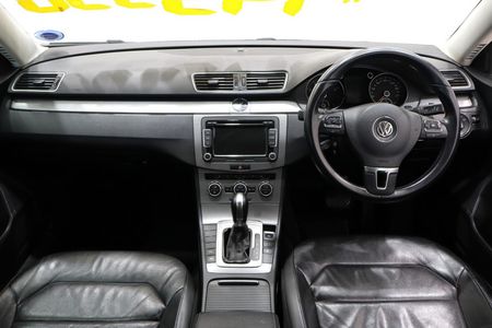 2014-Volkswagen-Passat-18-TSI-Comfortline-Auto-118kW_14