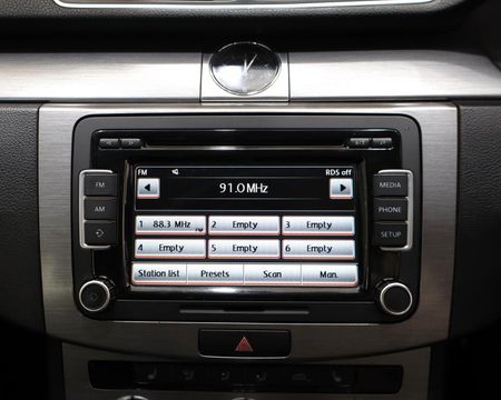 2014-Volkswagen-Passat-18-TSI-Comfortline-Auto-118kW_17
