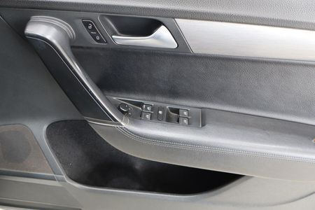 2014-Volkswagen-Passat-18-TSI-Comfortline-Auto-118kW_19