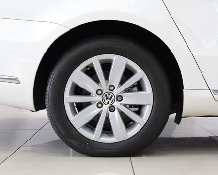 2014-Volkswagen-Passat-18-TSI-Comfortline-Auto-118kW_6