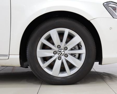 2014-Volkswagen-Passat-18-TSI-Comfortline-Auto-118kW_7