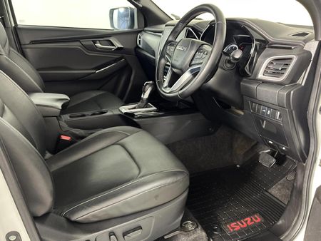 2023-Isuzu-D-Max-30-DDI-V-Cross-HR-Auto-Double-Cab_9