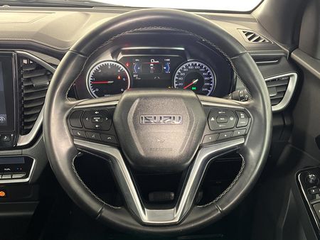 2023-Isuzu-D-Max-30-DDI-V-Cross-HR-Auto-Double-Cab_11