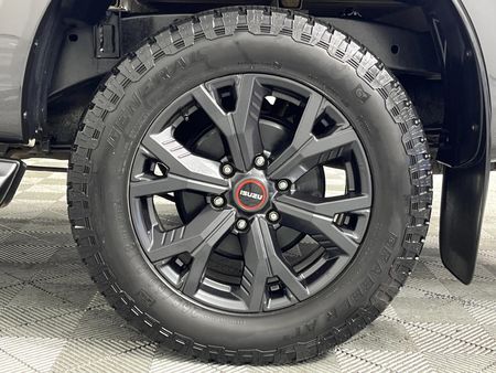 2023-Isuzu-D-Max-30-DDI-V-Cross-HR-Auto-Double-Cab_6