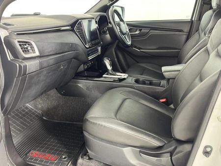 2023-Isuzu-D-Max-30-DDI-V-Cross-HR-Auto-Double-Cab_8