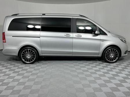 2016-Mercedes-Benz-V-Class-V-250-Bluetec-Avantgarde-Auto_17