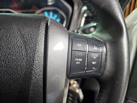 2023-Mahindra-Pik-Up-22-mHawk-S11-Auto-Double-Cab_16