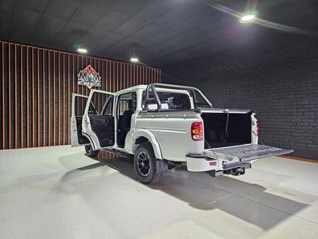 2023-Mahindra-Pik-Up-22-mHawk-S11-Auto-Double-Cab_23