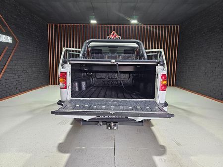 2023-Mahindra-Pik-Up-22-mHawk-S11-Auto-Double-Cab_24