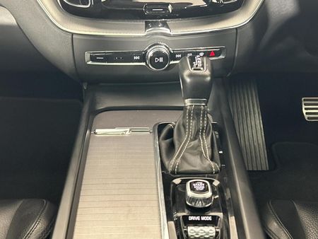 2021-Volvo-XC60-D4-R-Design-Auto-AWD_10
