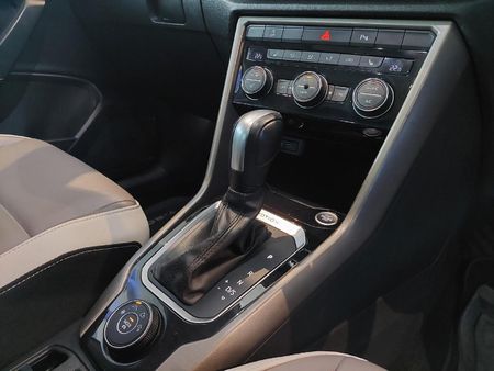 2021-Volkswagen-T-Roc-20-TSI-Design-4Motion-Auto_9