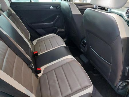 2021-Volkswagen-T-Roc-20-TSI-Design-4Motion-Auto_4