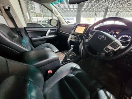 2013-Toyota-Land-Cruiser-200-45-D-V8-VX-Auto_9