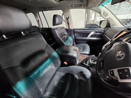 2013-Toyota-Land-Cruiser-200-45-D-V8-VX-Auto_10