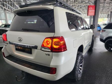 2013-Toyota-Land-Cruiser-200-45-D-V8-VX-Auto_4